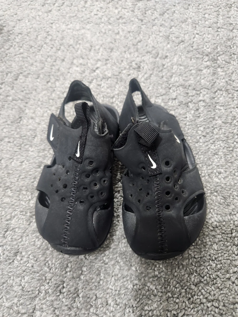 Nike Kids' Black Water-Ready Sandals size 6